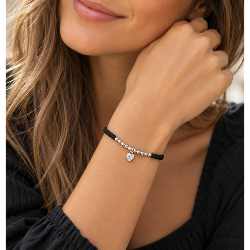 PULSERA MACRAME NEGRO CON CORAZON